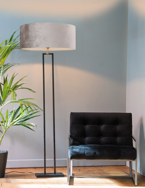 Créez une Ambiance Chaleureuse et Fonctionnelle : Lampadaires Arc pour Salle à Manger et Lampes à Pince chez Lampesenligne.fr
